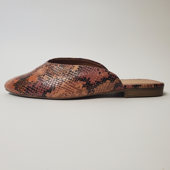 Old Navy Shoes - Round Toe Mule Snakeskin Slip Ons Size 8